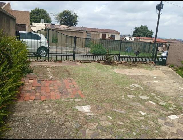 2 BEDROOM HOUSE FOR SALE IN ORLANDO WEST